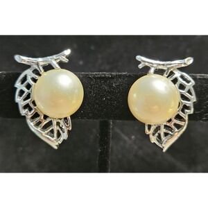 Vintage Sarah Coventry Faux Pearl Clip Earrings